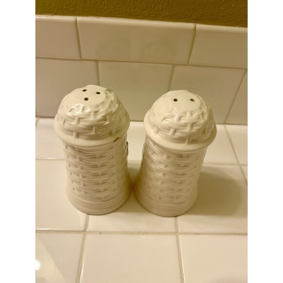 Vintage Geo Z. Lefton Large Salt And‎ Pepper Shakers Daisy Basket Weave Cottage - Picture 4 of 5